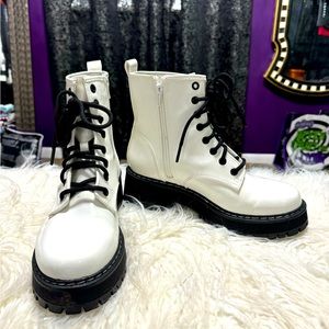 Madden NYC white boots size 8